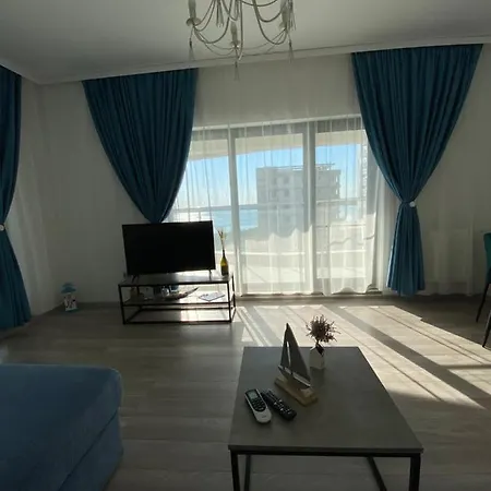 Seafront - Casa Del Mar Apartment